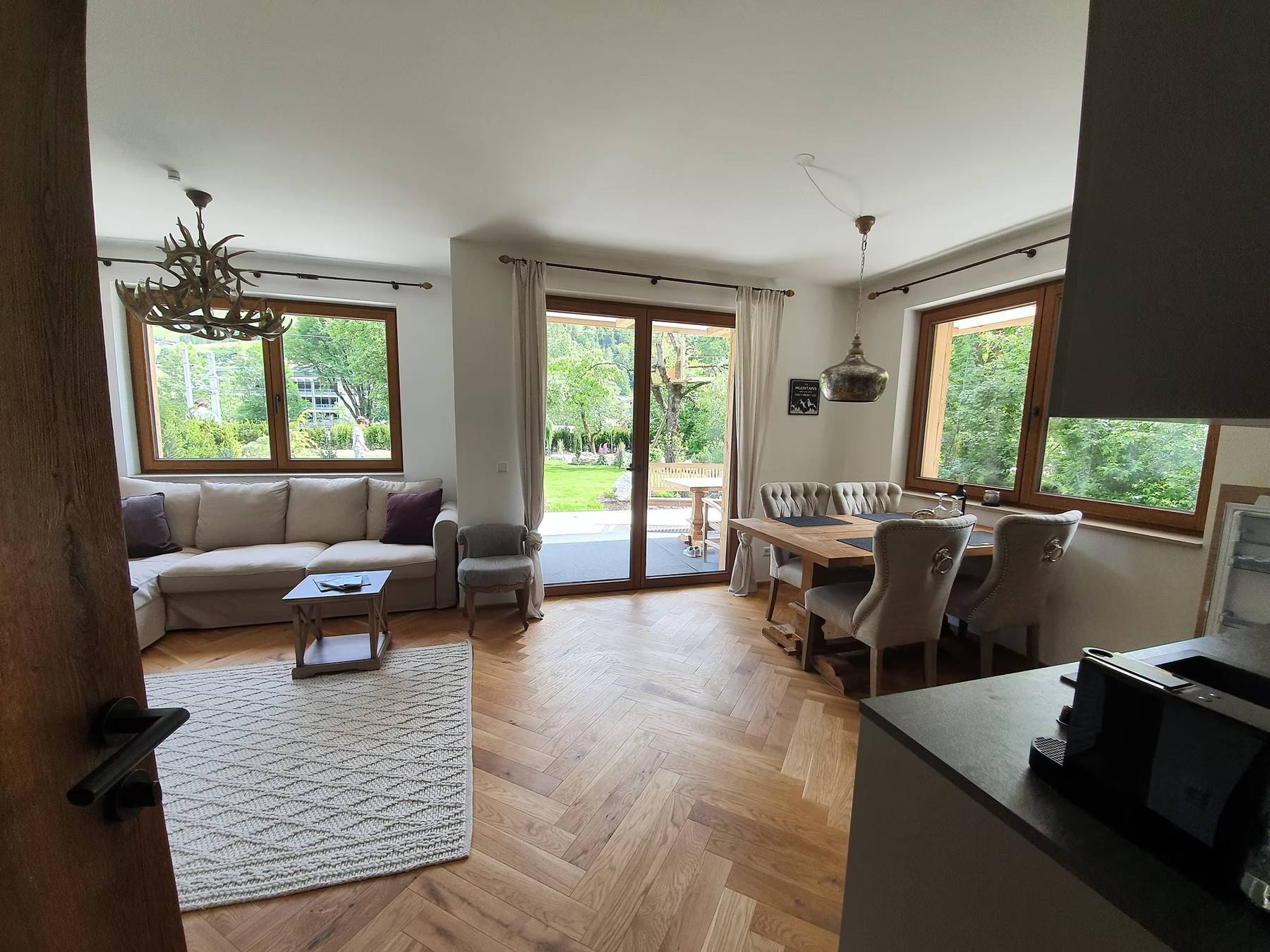 Appartement Hochwurzen – Wohnbereich mit Terrassenzugang