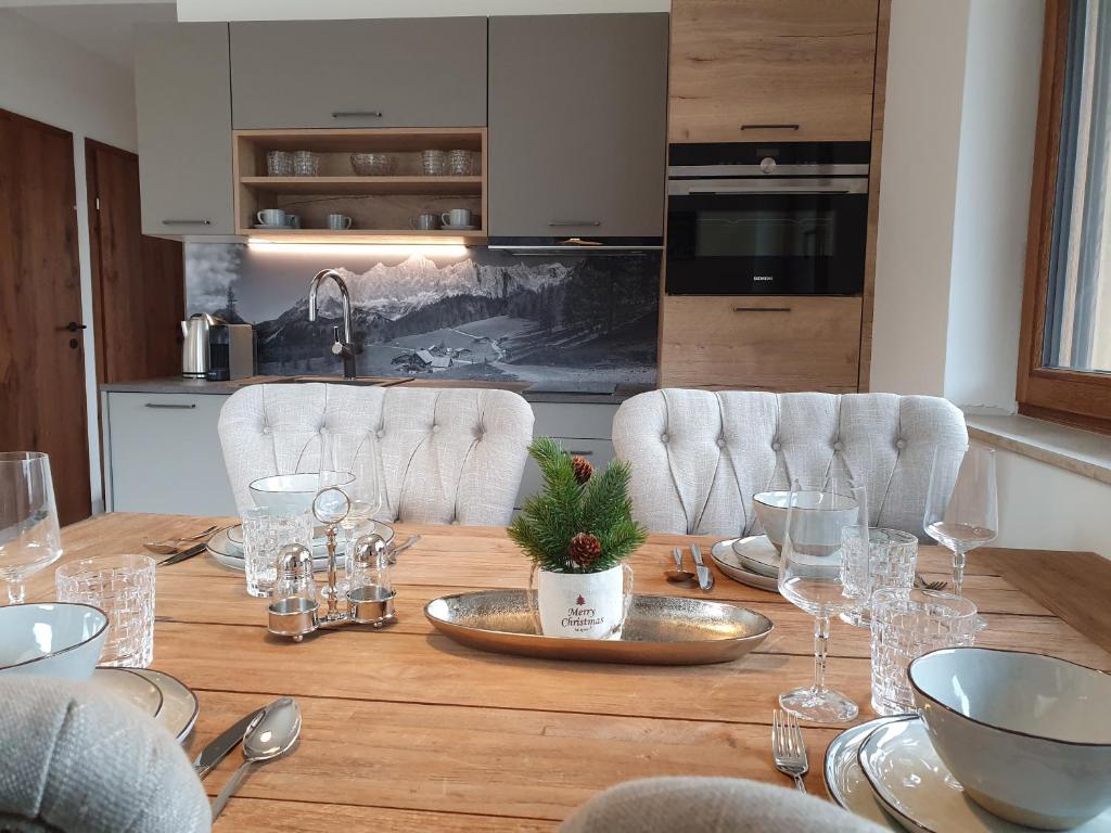 Stoderzinken apartment – kitchen and dining area